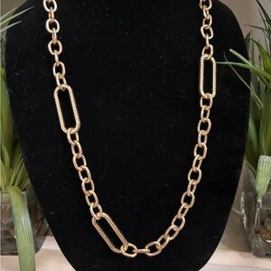 LIZ CLAIBORNE GOLDEN CHAIN NECKLACE NWOT